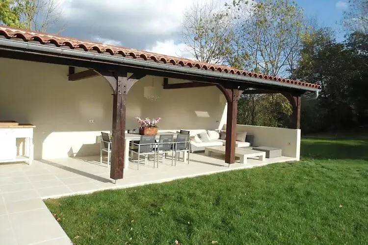 Very Spacious And Luxurious Holiday Home On Quiet Estate 1880 With Pool Buzon France