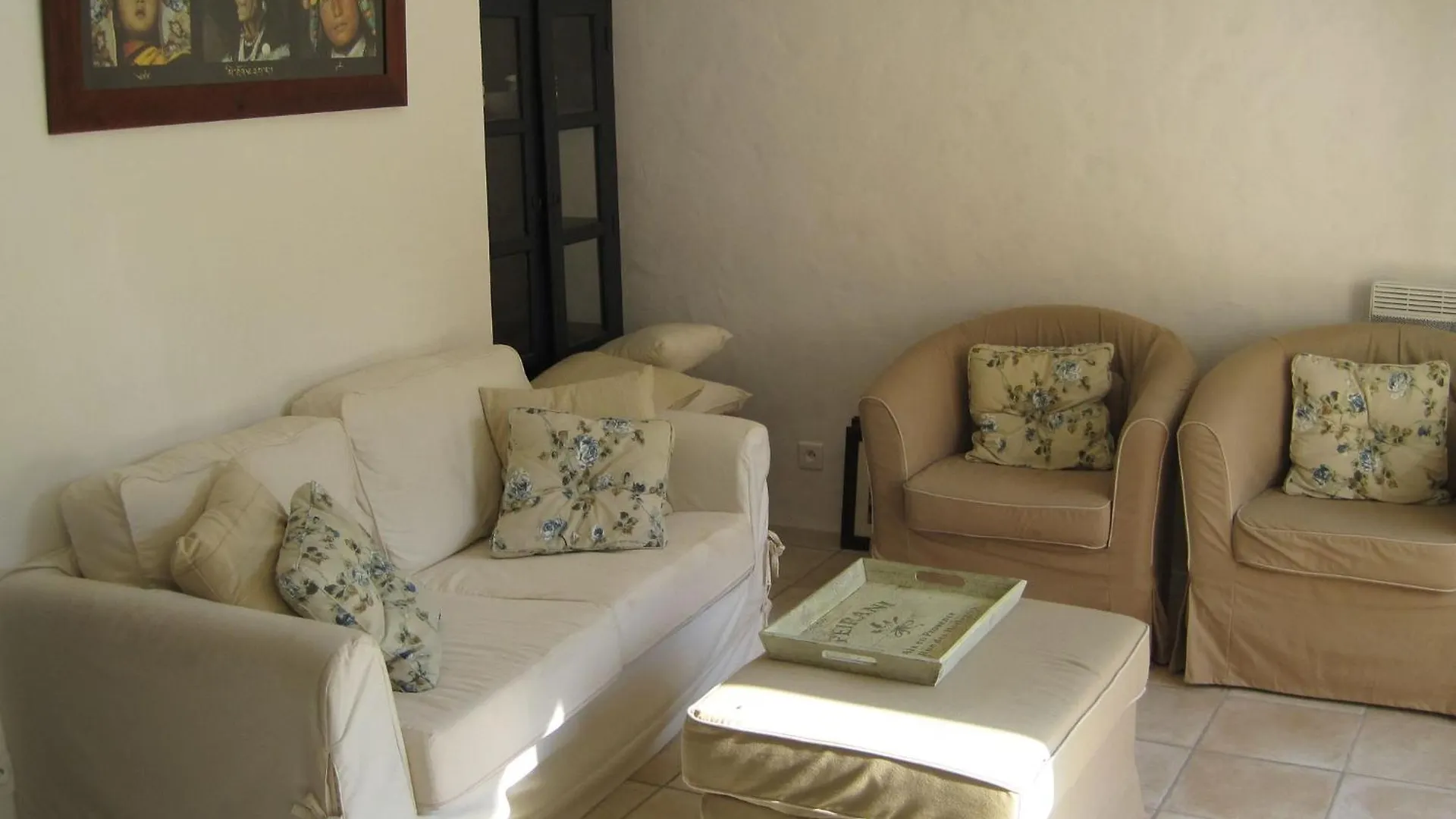 Very Spacious And Luxurious Holiday Home On Quiet Estate 1880 With Pool Buzon France