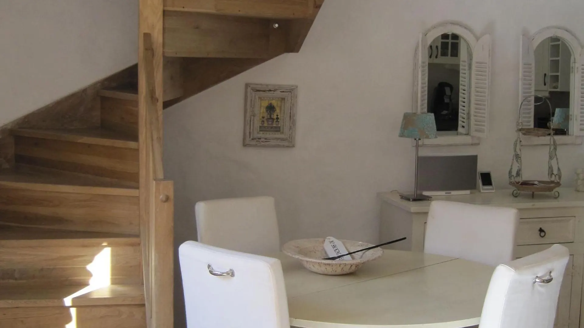Very Spacious And Luxurious Holiday Home On Quiet Estate 1880 With Pool Buzon