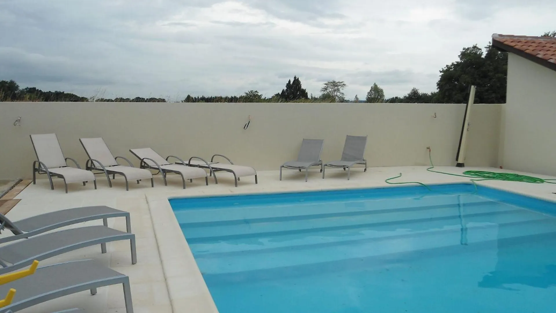 Very Spacious And Luxurious Holiday Home On Quiet Estate 1880 With Pool Buzon