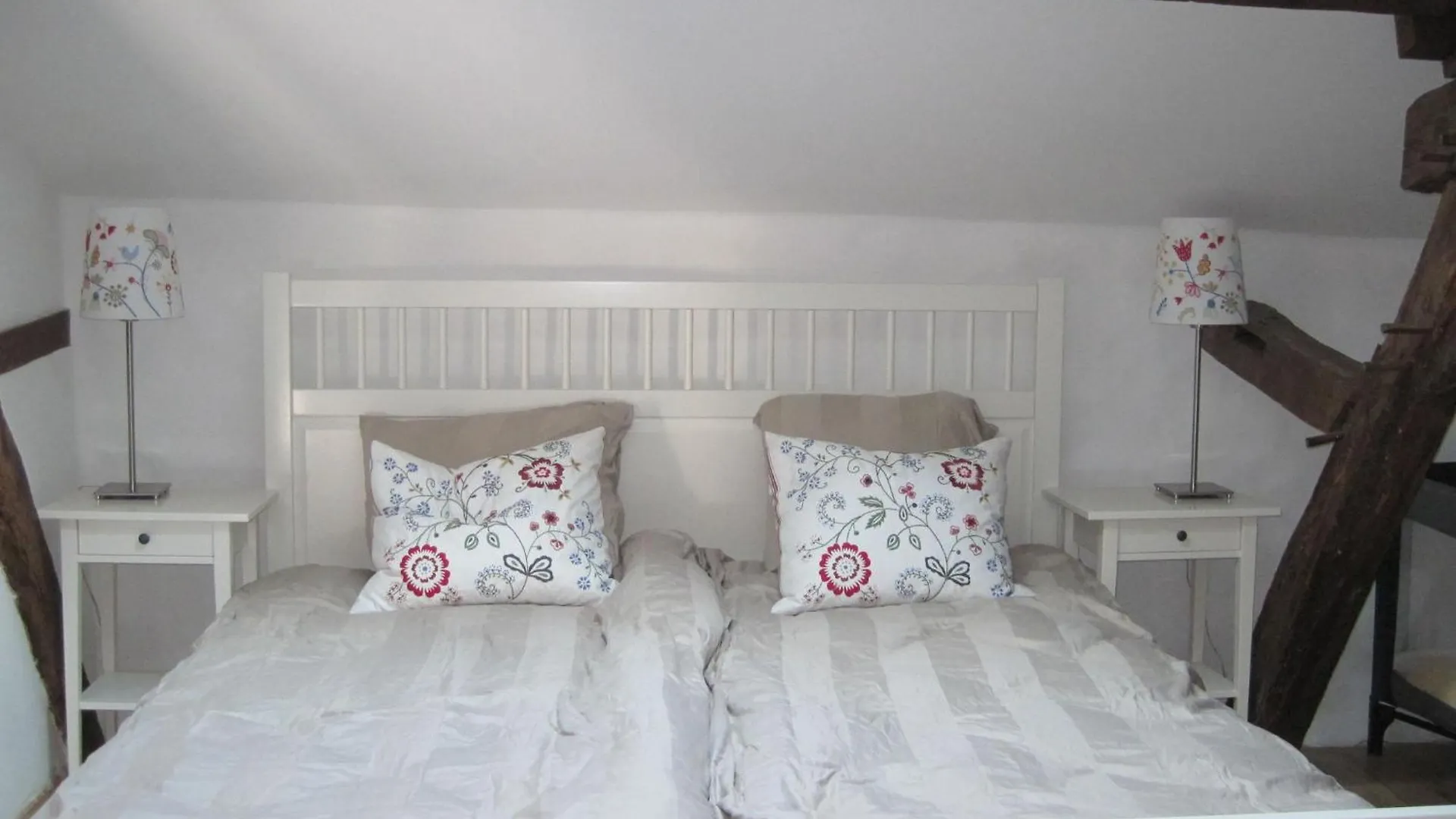 Very Spacious And Luxurious Holiday Home On Quiet Estate 1880 With Pool Buzon