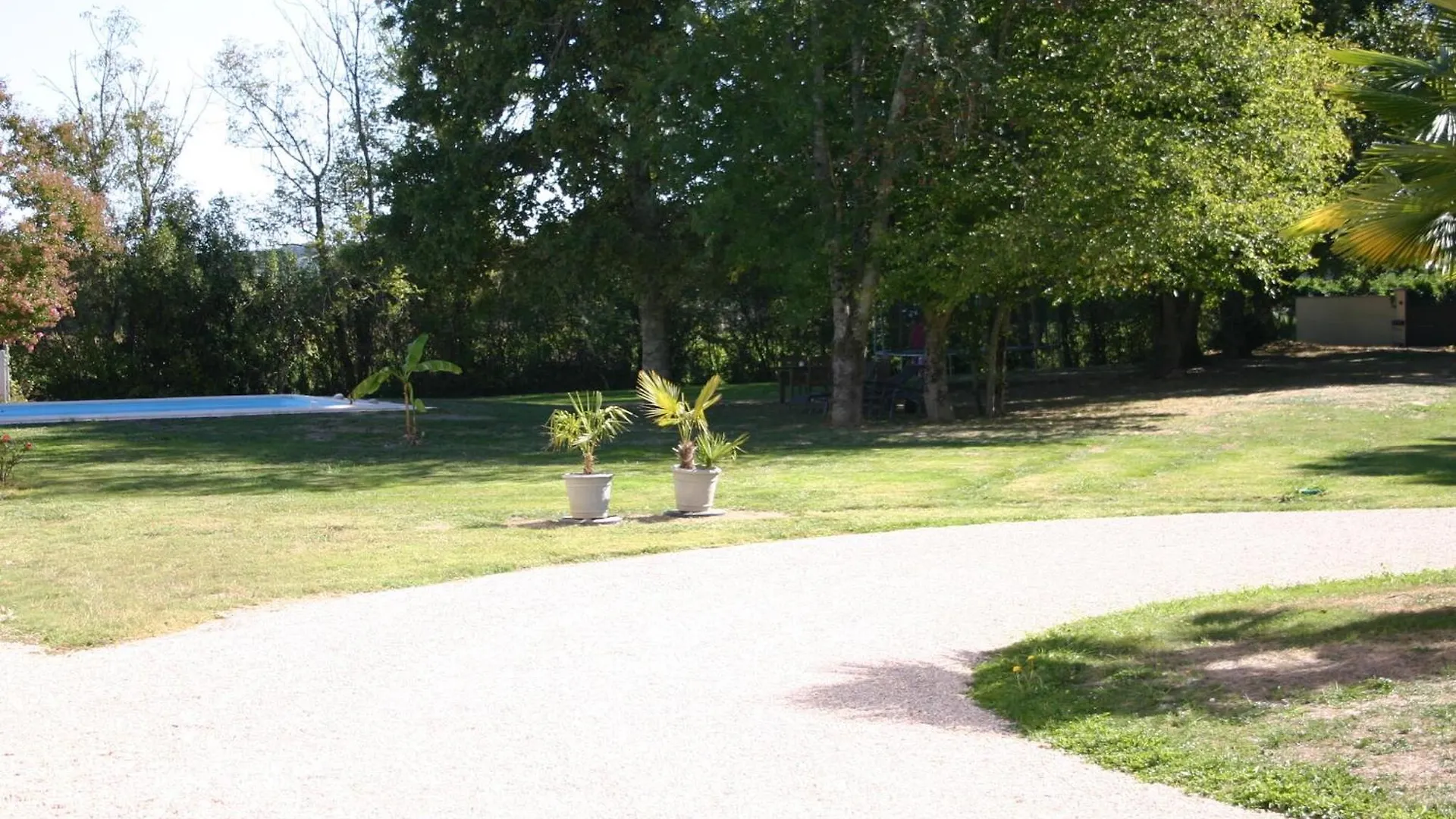 Very Spacious And Luxurious Holiday Home On Quiet Estate 1880 With Pool Buzon France