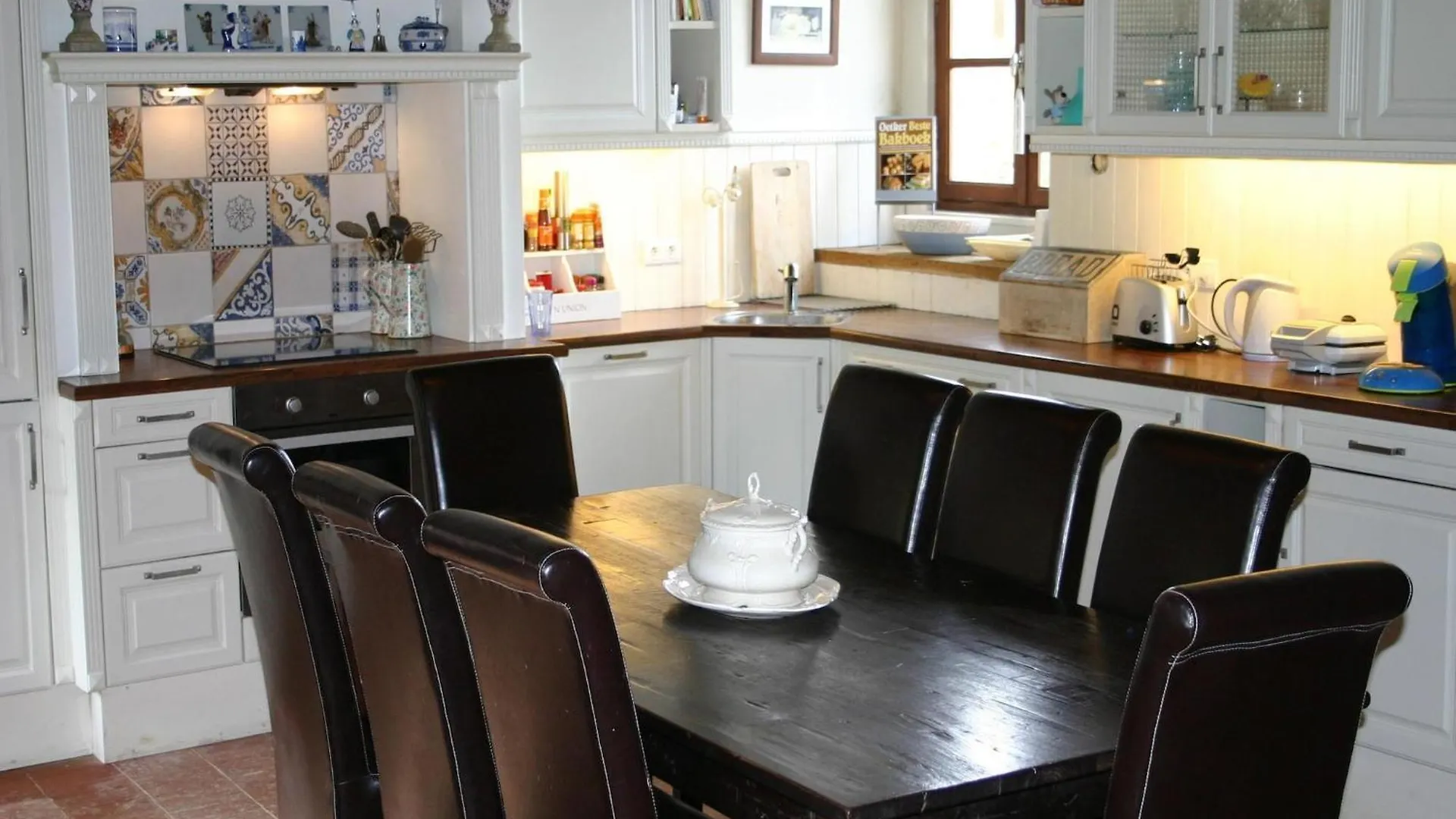 Very Spacious And Luxurious Holiday Home On Quiet Estate 1880 With Pool Buzon 프랑스
