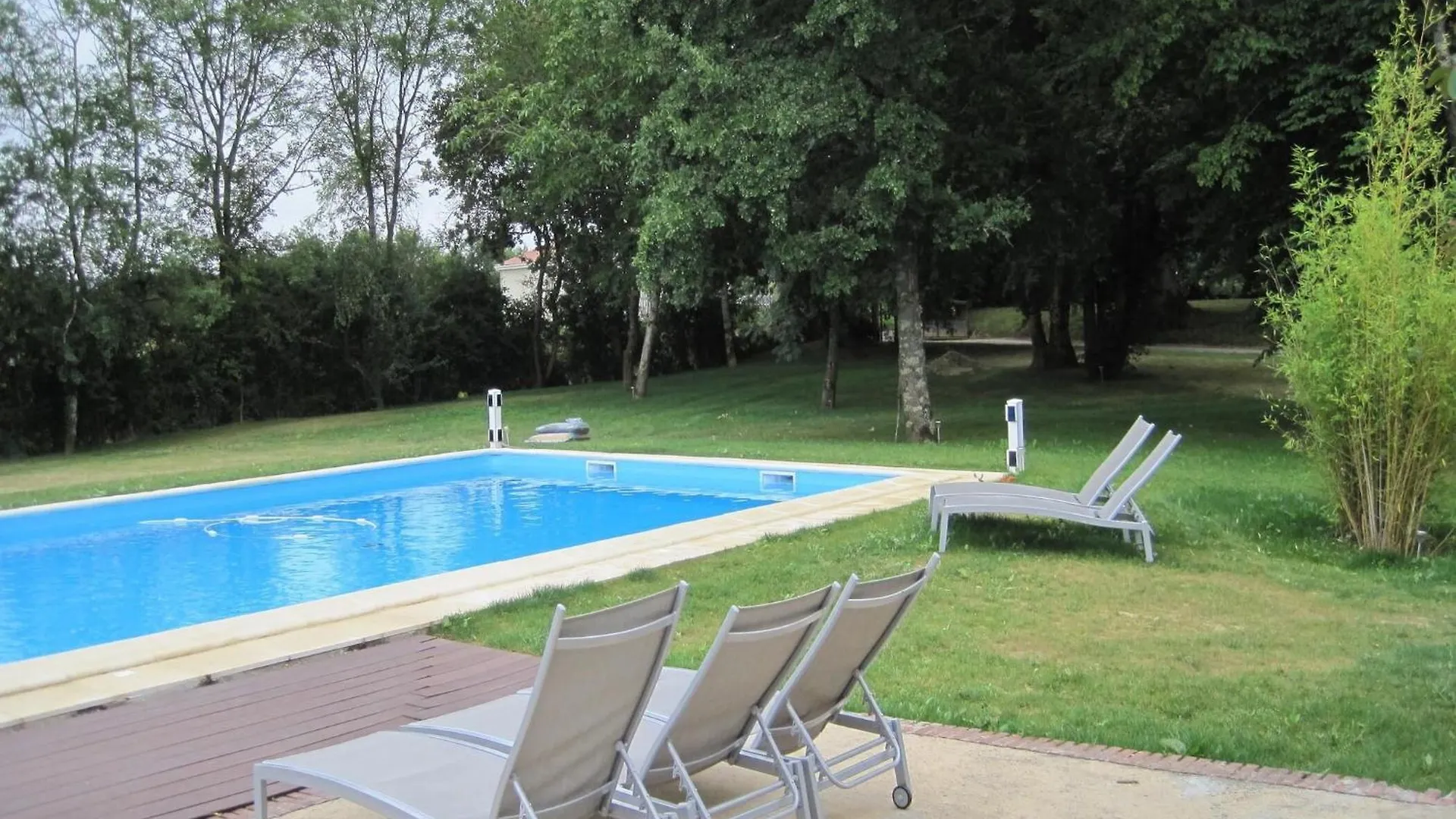 Very Spacious And Luxurious Holiday Home On Quiet Estate 1880 With Pool Buzon