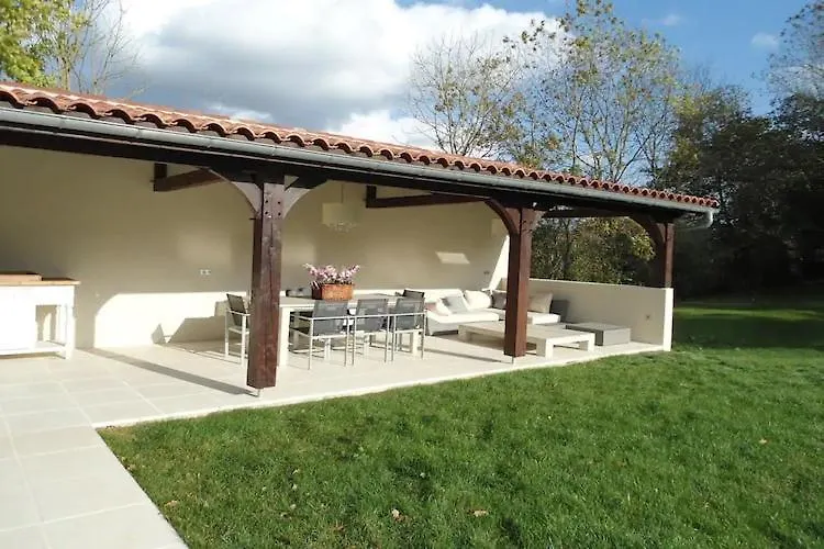 Very Spacious And Luxurious Holiday Home On Quiet Estate 1880 With Pool Buzon