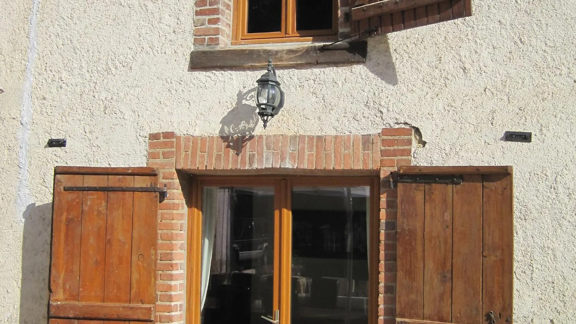 Very Spacious And Luxurious Holiday Home On Quiet Estate 1880 With Pool Buzon 프랑스