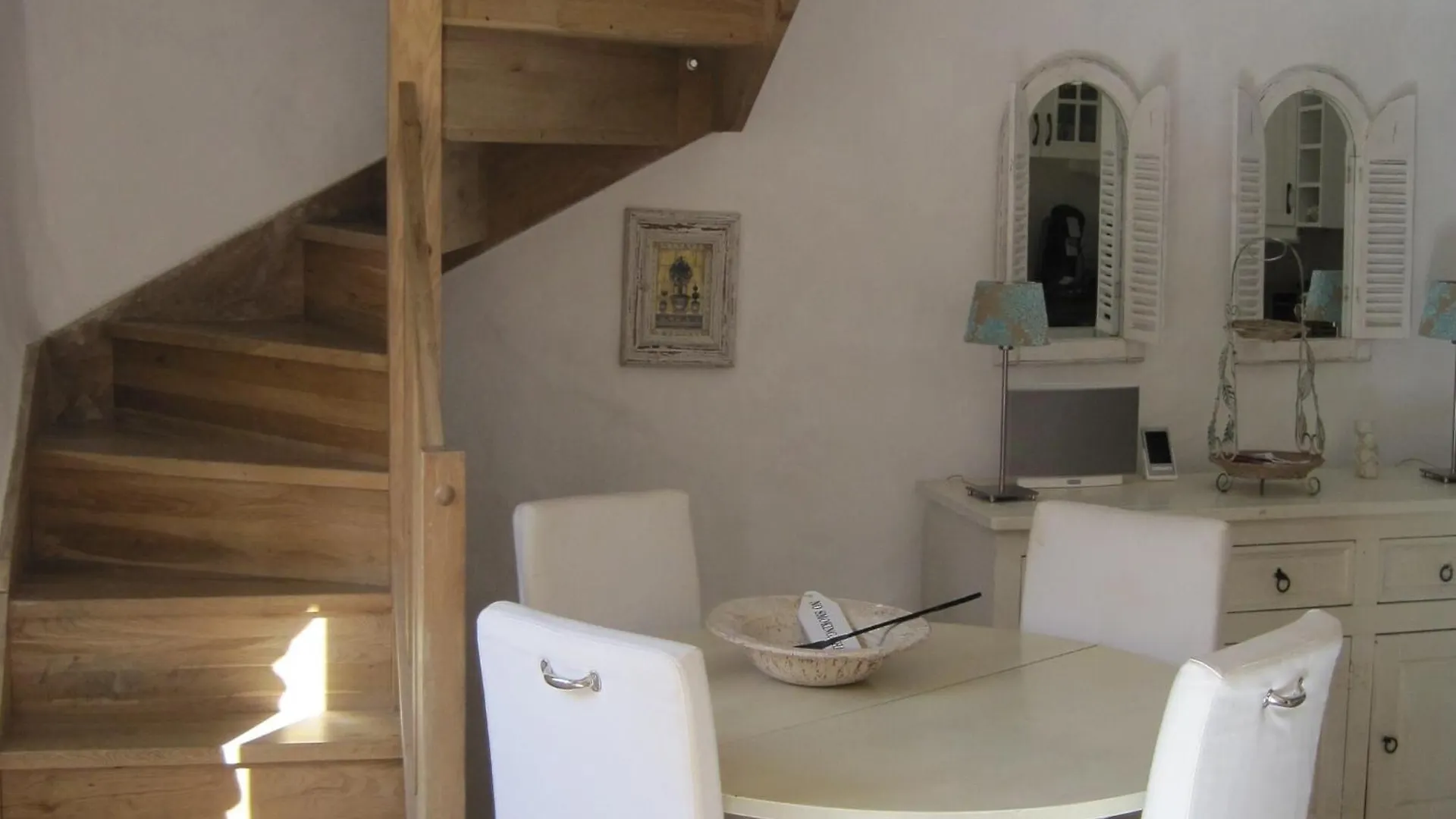 Very Spacious And Luxurious Holiday Home On Quiet Estate 1880 With Pool Buzon 0*,  프랑스