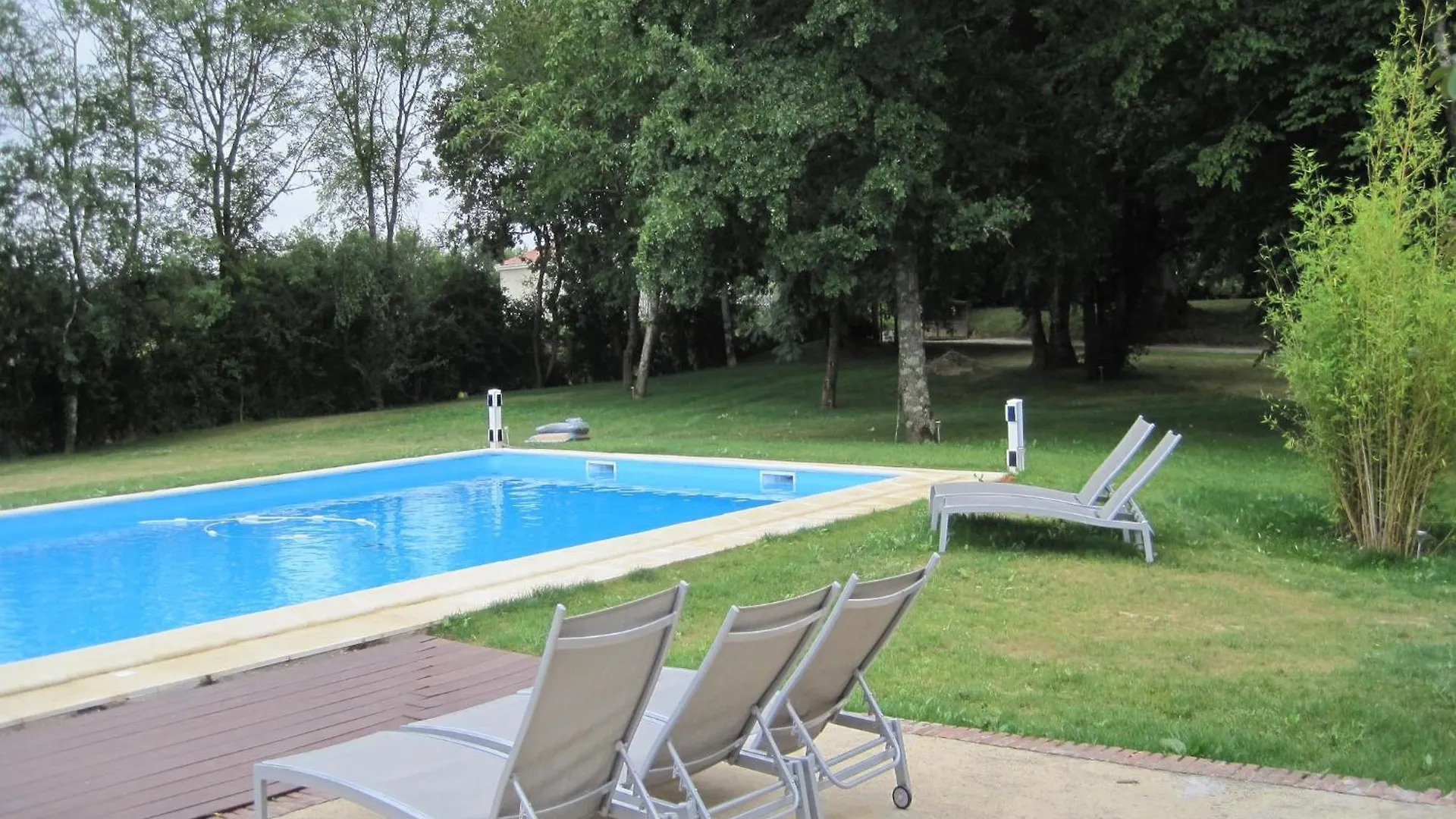 Very Spacious And Luxurious Holiday Home On Quiet Estate 1880 With Pool Buzon