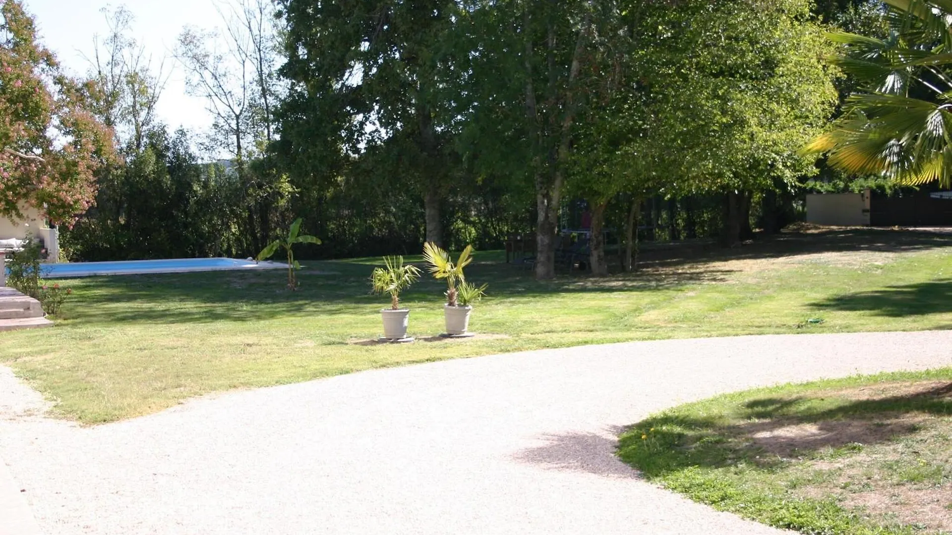 Very Spacious And Luxurious Holiday Home On Quiet Estate 1880 With Pool Buzon